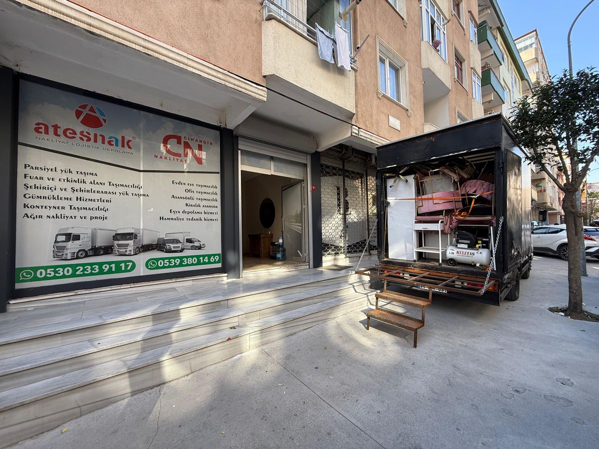 Pendik Evden Eve Nakliyat Kamyonu
